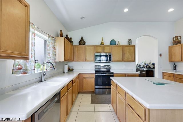 2010 Fairmont LN, Naples, FL 34120