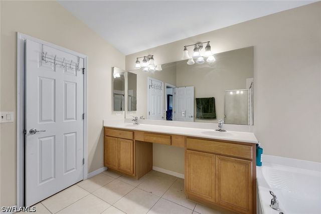 2010 Fairmont LN, Naples, FL 34120
