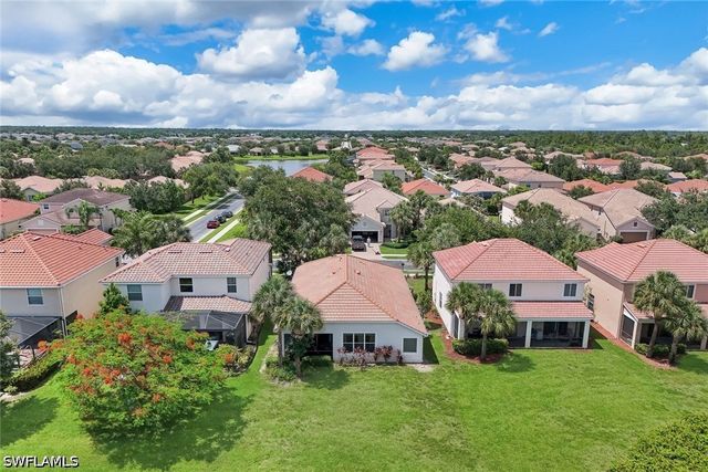 2010 Fairmont LN, Naples, FL 34120