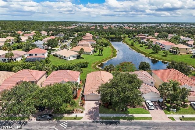 2010 Fairmont LN, Naples, FL 34120