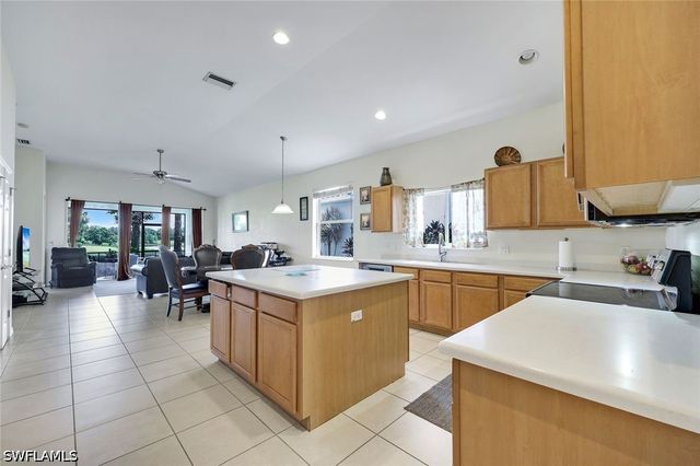 2010 Fairmont LN, Naples, FL 34120