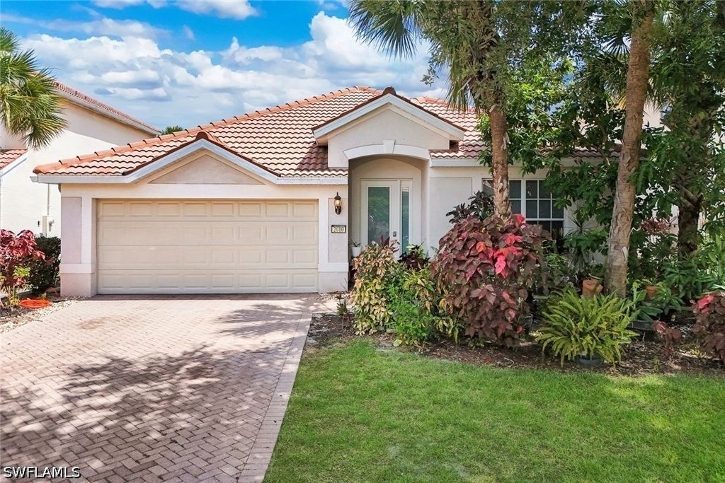 2010 Fairmont LN, Naples, FL 34120