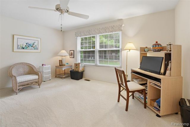 29823 Indian Trail 105, Farmington Hills, MI 48331