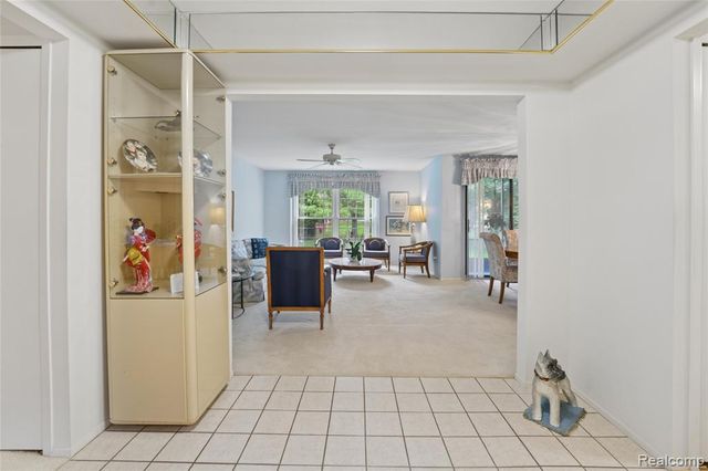 29823 Indian Trail 105, Farmington Hills, MI 48331