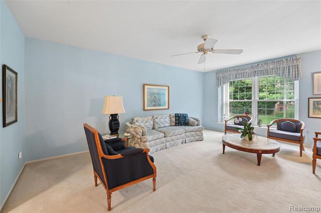 29823 Indian Trail 105, Farmington Hills, MI 48331