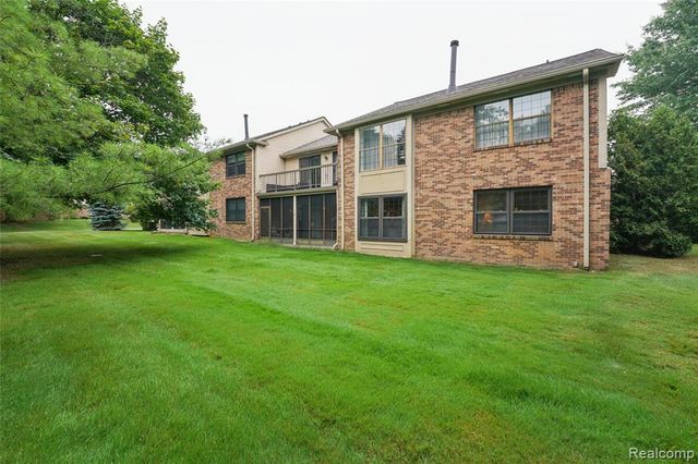29823 Indian Trail 105, Farmington Hills, MI 48331