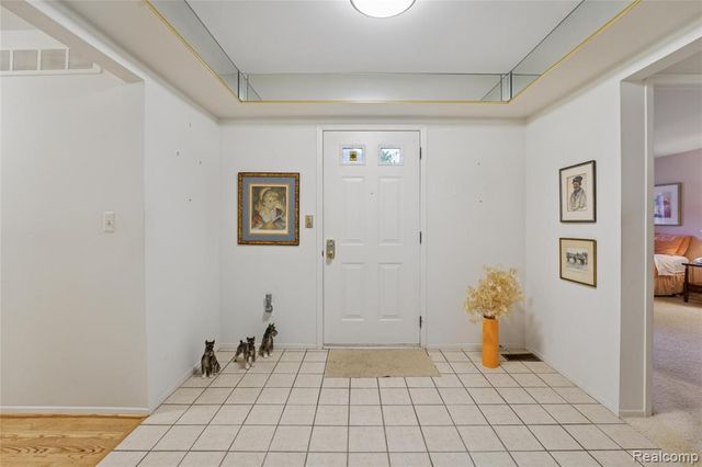 29823 Indian Trail 105, Farmington Hills, MI 48331
