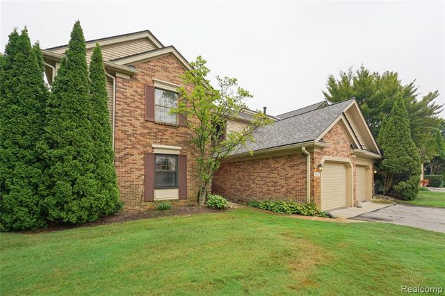 29823 Indian Trail 105, Farmington Hills, MI 48331