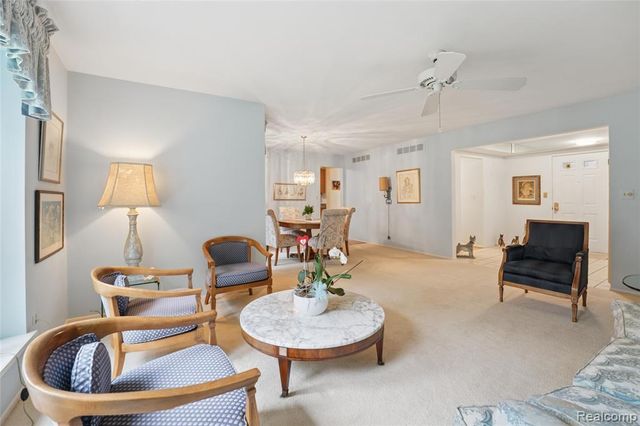 29823 Indian Trail 105, Farmington Hills, MI 48331