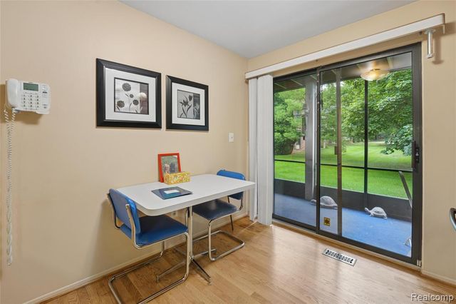 29823 Indian Trail 105, Farmington Hills, MI 48331