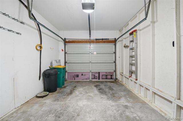 29823 Indian Trail 105, Farmington Hills, MI 48331