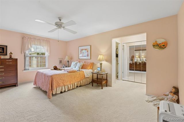 29823 Indian Trail 105, Farmington Hills, MI 48331