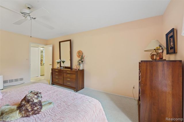 29823 Indian Trail 105, Farmington Hills, MI 48331