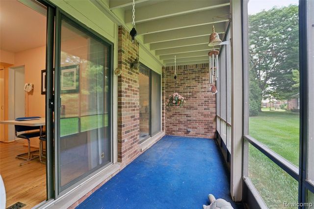 29823 Indian Trail 105, Farmington Hills, MI 48331