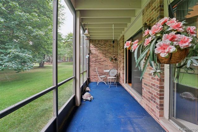 29823 Indian Trail 105, Farmington Hills, MI 48331