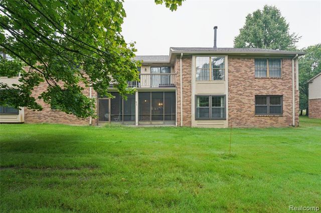 29823 Indian Trail 105, Farmington Hills, MI 48331