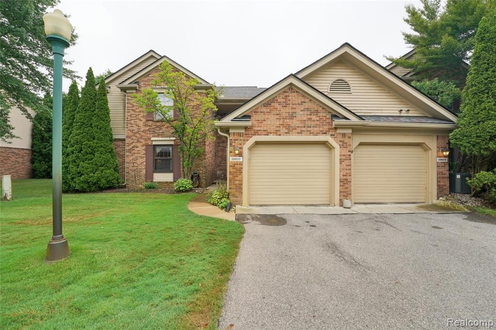 29823 Indian Trail 105, Farmington Hills, MI 48331