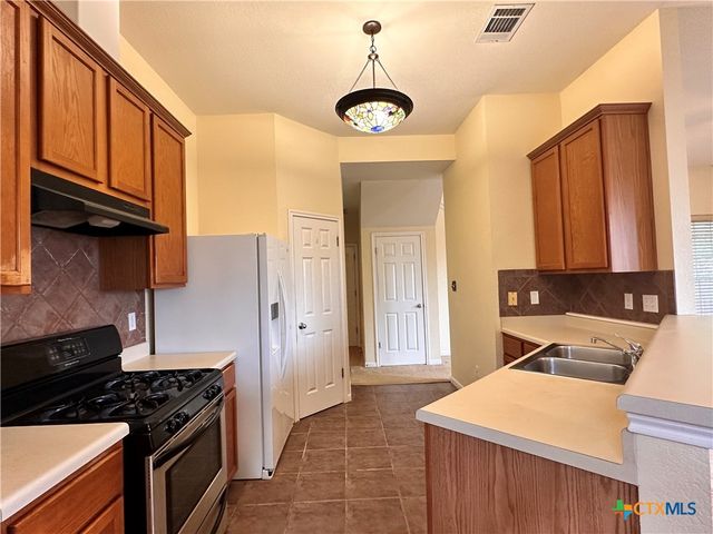 2050 Lisa Lane, San Marcos, TX 78666
