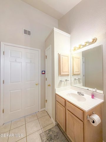 399 Montreal Circle, Socorro, TX 79927