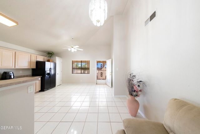 399 Montreal Circle, Socorro, TX 79927