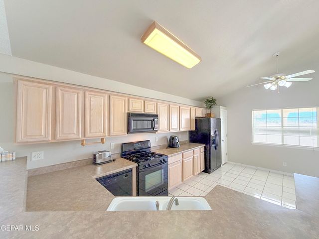 399 Montreal Circle, Socorro, TX 79927