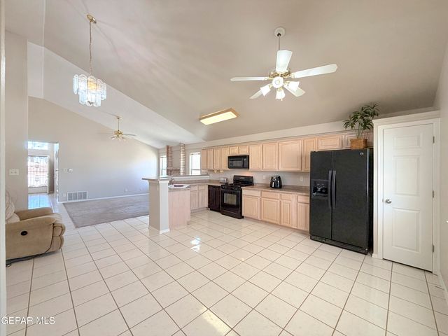 399 Montreal Circle, Socorro, TX 79927
