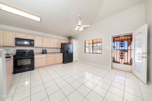 399 Montreal Circle, Socorro, TX 79927