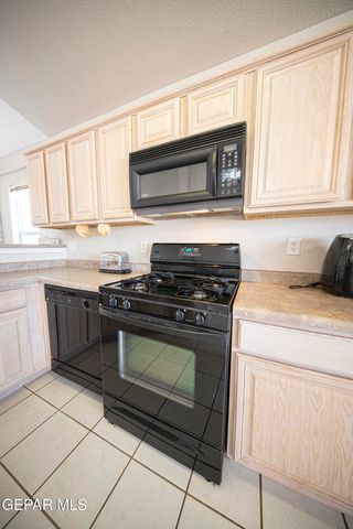 399 Montreal Circle, Socorro, TX 79927