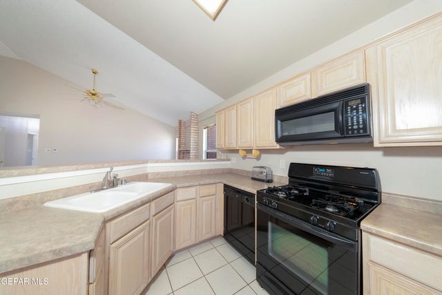 399 Montreal Circle, Socorro, TX 79927
