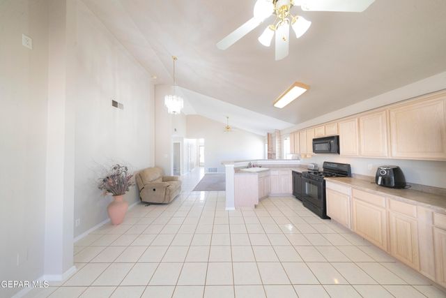 399 Montreal Circle, Socorro, TX 79927