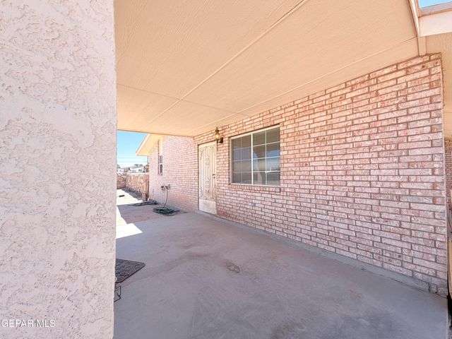 399 Montreal Circle, Socorro, TX 79927