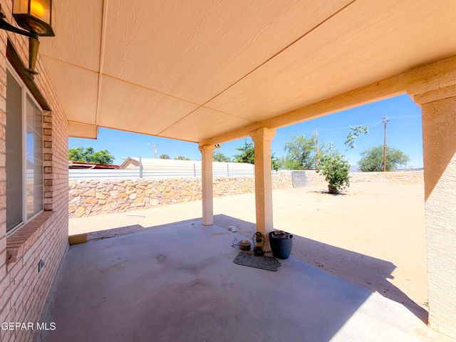 399 Montreal Circle, Socorro, TX 79927