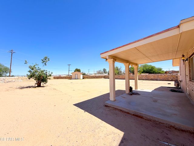 399 Montreal Circle, Socorro, TX 79927