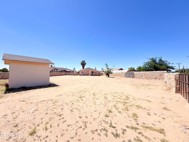 399 Montreal Circle, Socorro, TX 79927
