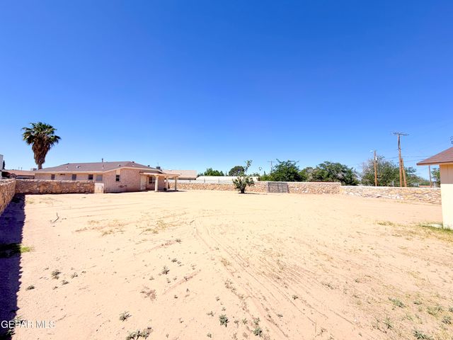 399 Montreal Circle, Socorro, TX 79927