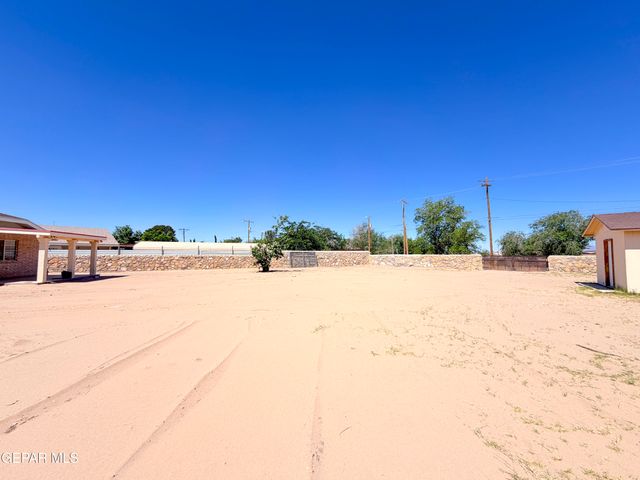 399 Montreal Circle, Socorro, TX 79927