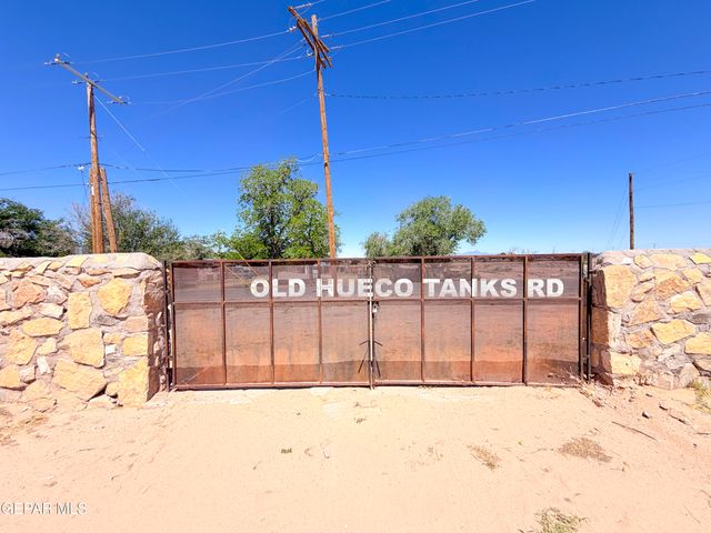 399 Montreal Circle, Socorro, TX 79927