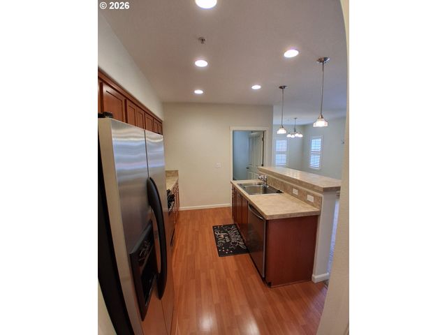 10829 Ne RED WING Way 102, Hillsboro, OR 97006