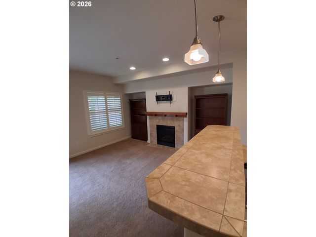 10829 Ne RED WING Way 102, Hillsboro, OR 97006
