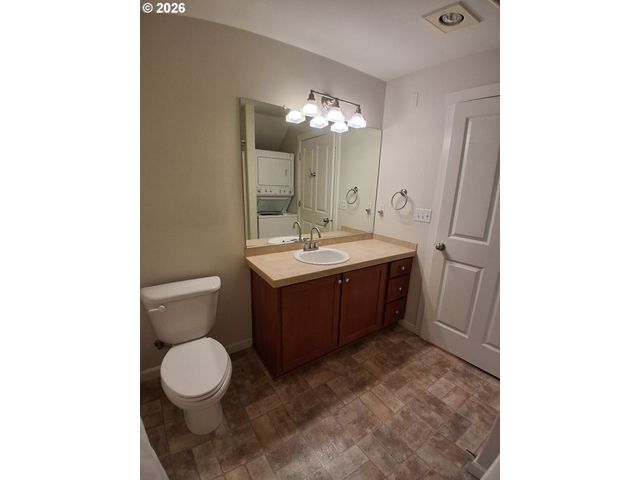 10829 Ne RED WING Way 102, Hillsboro, OR 97006