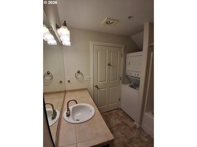 10829 Ne RED WING Way 102, Hillsboro, OR 97006