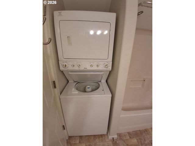 10829 Ne RED WING Way 102, Hillsboro, OR 97006