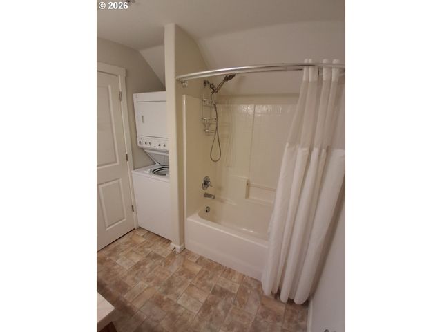 10829 Ne RED WING Way 102, Hillsboro, OR 97006
