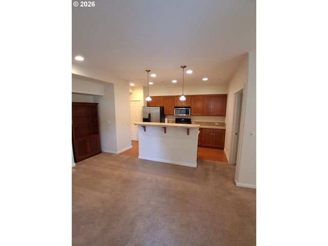 10829 Ne RED WING Way 102, Hillsboro, OR 97006