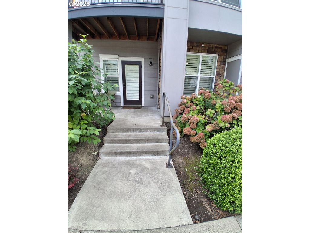 10829 Ne RED WING Way 102, Hillsboro, OR 97006