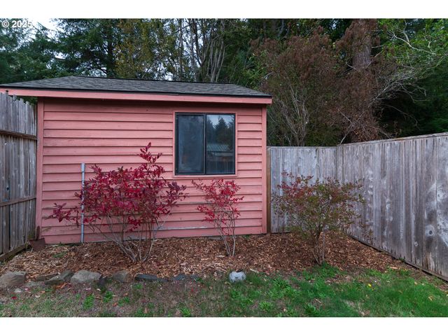 780 MICHIGAN Ave, Bandon, OR 97411