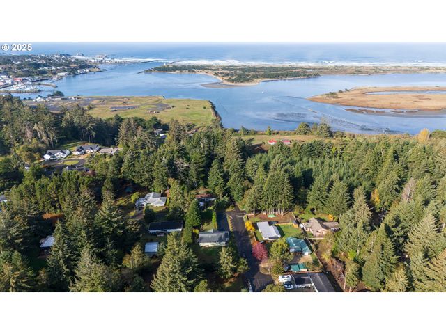780 MICHIGAN Ave, Bandon, OR 97411