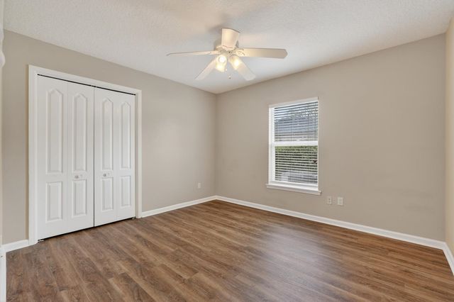 1104 Hideaway Dr, St Johns, FL 32259