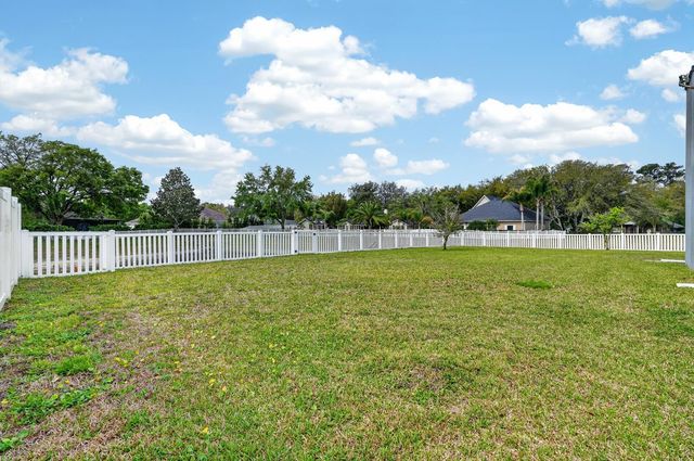 1104 Hideaway Dr, St Johns, FL 32259