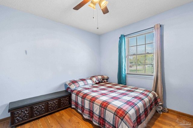 2200 Sparrow Ln, Pensacola, FL 32534